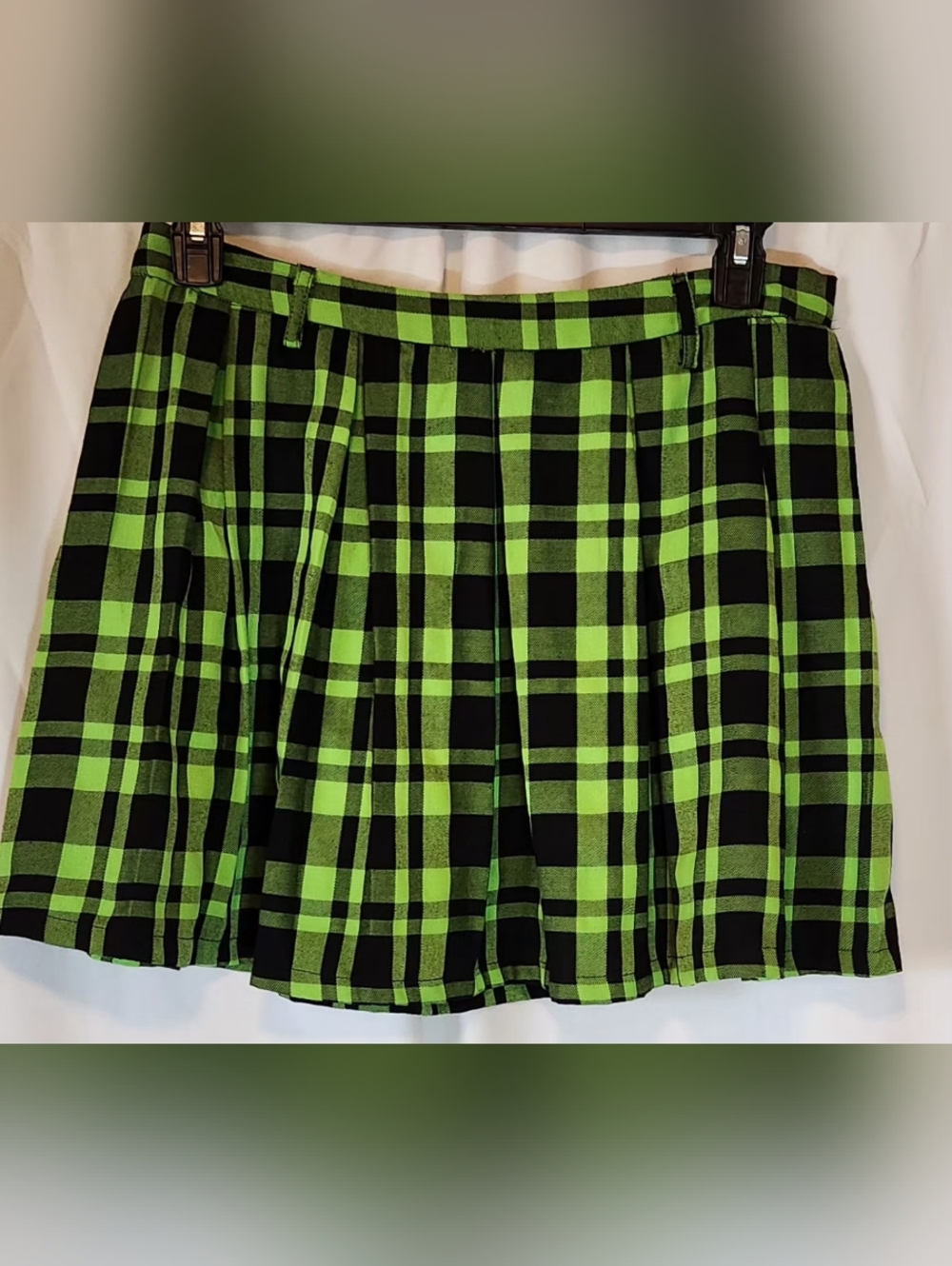Hot Topic Neon Green and Black Plaid Pleated Mini Skirt - Large